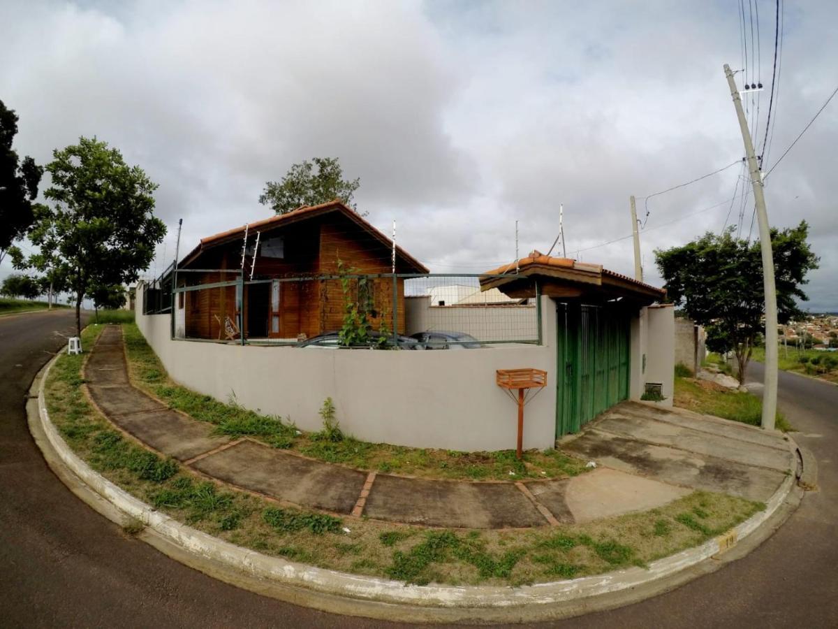 Casa Em Brotas Com Piscina E Churrasqueira Exterior foto